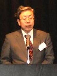 開会挨拶を行う中村病院長